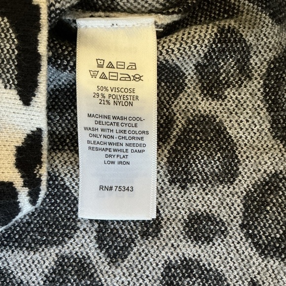 Tahari Monochrome Leopard Print Mock Turtleneck Sweater - Picture 5 of 9